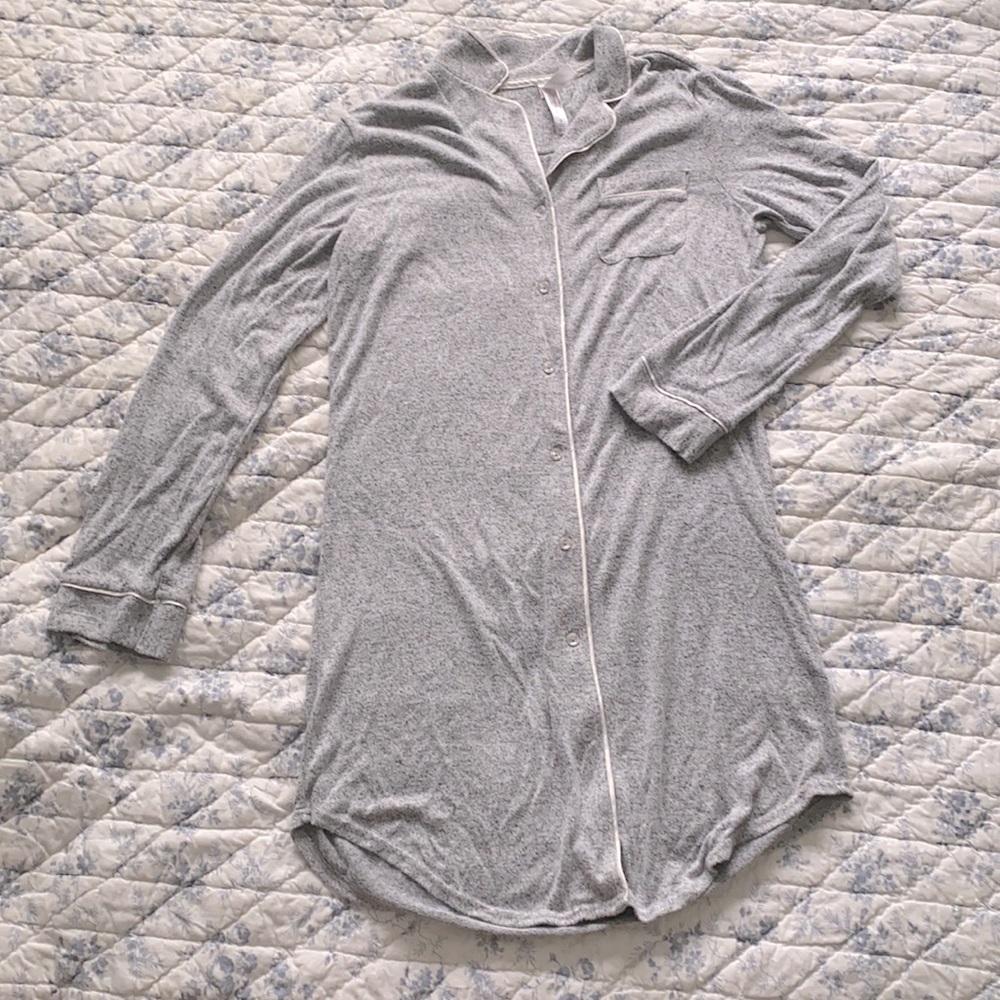 Gray nightdress with breast pocket and buttons